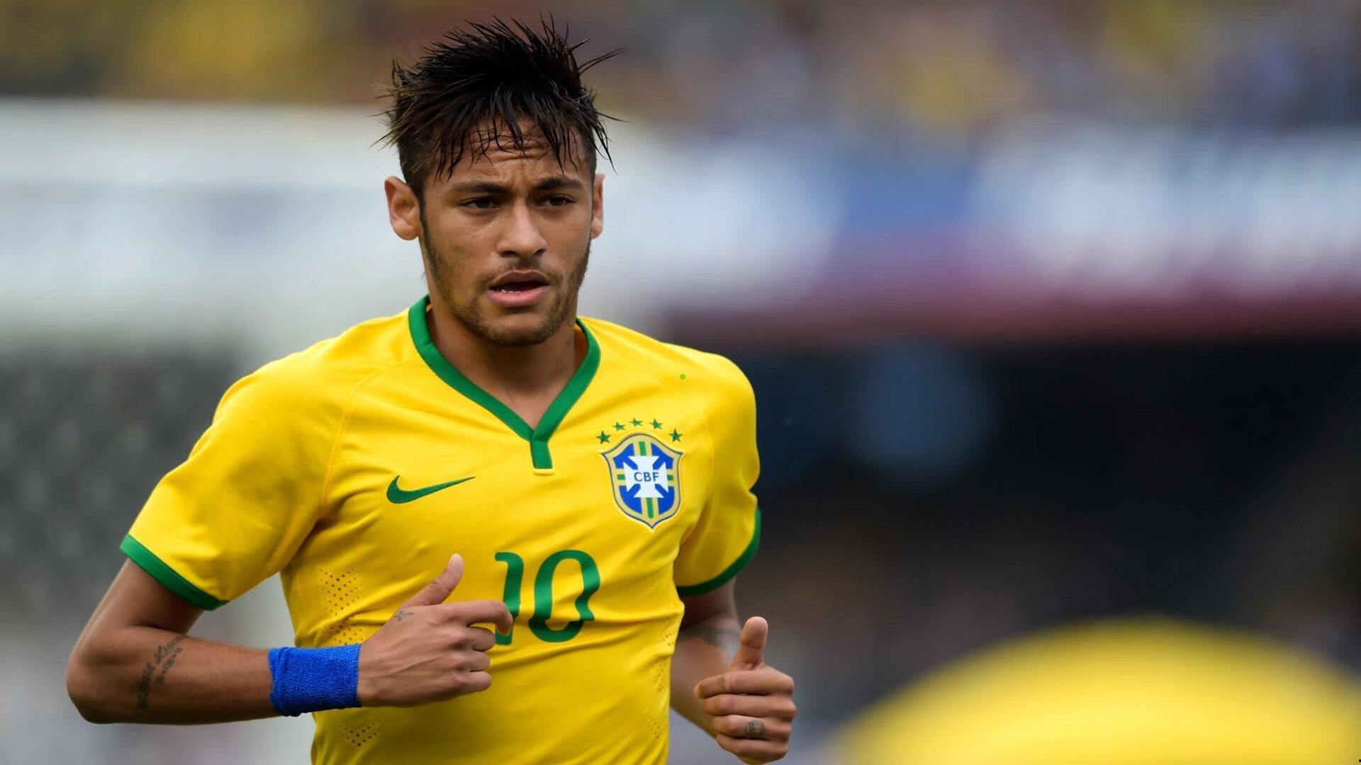 孔帕尼盛赞球员多面手特质，即时理解新位置塑造战术优势